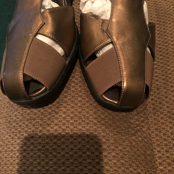 Sandals - Picture 2 of 4